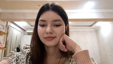 Snapshot of helgakraszewski chatting on 21, 11, 2025 Alice online show from 21, 11, 2025