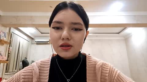 Snapshot of helgakraszewski chatting on 22, 11, 2025 Alice online show from 22, 11, 2025