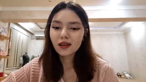 Snapshot of helgakraszewski chatting on 3, 12, 2025 Alice online show from 3, 12, 2025