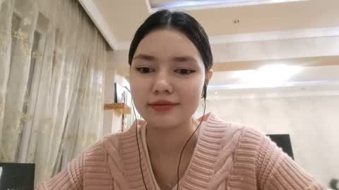 Snapshot of helgakraszewski chatting on 17, 12, 2025 Alice online show from 17, 12, 2025