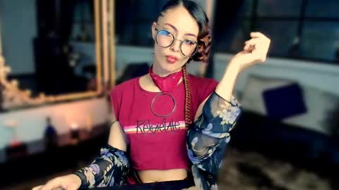 Heliconia online show from 10, 5, 2026