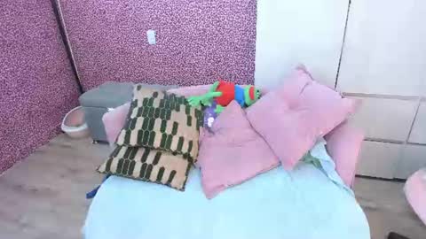 Snapshot of hell_fairy chatting on 17, 6, 2026 Laura online show from 17, 6, 2026