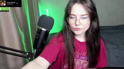 Red online show from 5, 3, 2025