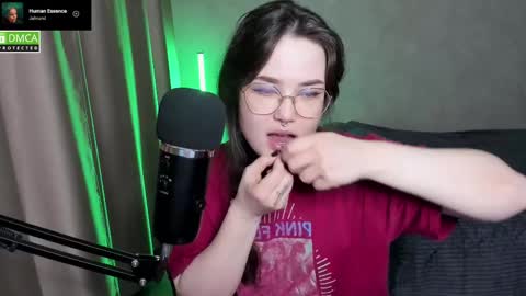 Red online show from 10, 3, 2025