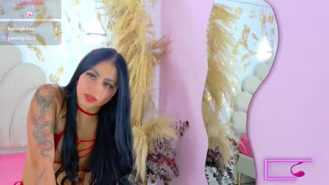 Snapshot of hellemmonet chatting on 10, 11, 2025 HellemMonet online show from 10, 11, 2025