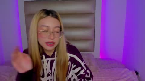 Snapshot of hellen__smith_ chatting on 5, 2, 2026 hellen__smith_ online show from 5, 2, 2026