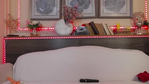    online show from 21, 2, 2025