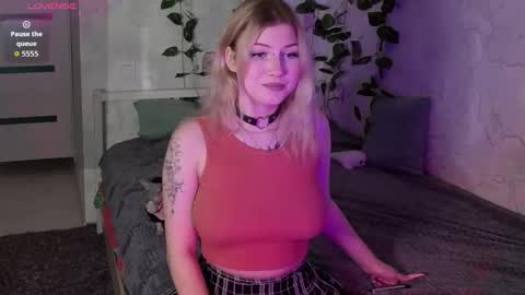 Snapshot of hellenhornny chatting on 11, 9, 2025 HellenHorny online show from 11, 9, 2025