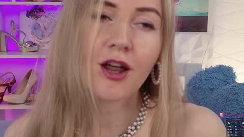 Alisia  Monday to Friday from 10 am to 4 pm GMT 2 online show from 5, 2, 2025