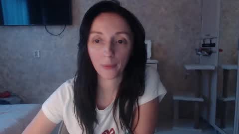 Snapshot of hellokittykaty chatting on 4, 2, 2025 Victory online show from 4, 2, 2025