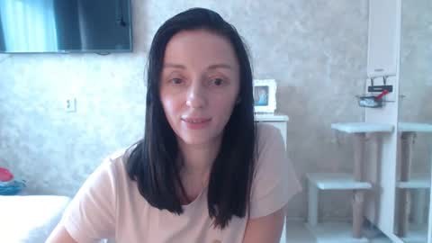 Snapshot of hellokittykaty chatting on 18, 2, 2025 Victory online show from 18, 2, 2025