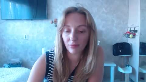 Snapshot of hellokittykaty chatting on 25, 9, 2025 Victory online show from 25, 9, 2025