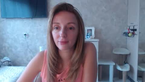 Snapshot of hellokittykaty chatting on 6, 10, 2025 Victory online show from 6, 10, 2025