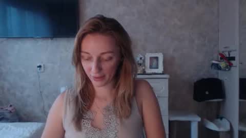 Snapshot of hellokittykaty chatting on 7, 11, 2025 Victory online show from 7, 11, 2025