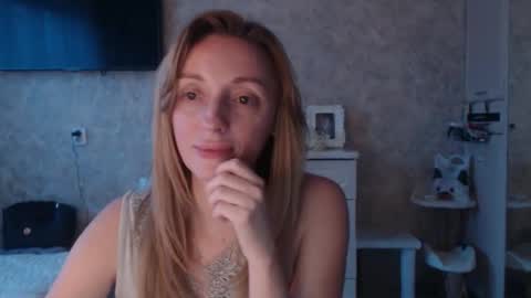 Snapshot of hellokittykaty chatting on 17, 11, 2025 Victory online show from 17, 11, 2025