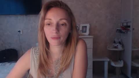 Snapshot of hellokittykaty chatting on 18, 11, 2025 Victory online show from 18, 11, 2025