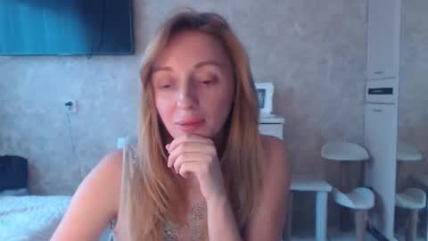 Snapshot of hellokittykaty chatting on 26, 11, 2025 Victory online show from 26, 11, 2025