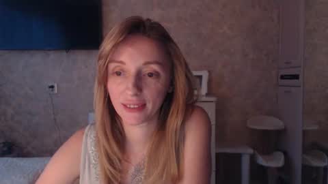 Snapshot of hellokittykaty chatting on 27, 11, 2025 Victory online show from 27, 11, 2025