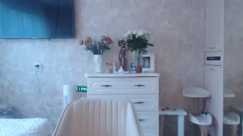 Snapshot of hellokittykaty chatting on 4, 12, 2025 Victory online show from 4, 12, 2025