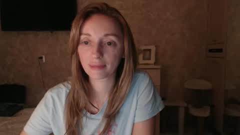 Snapshot of hellokittykaty chatting on 23, 12, 2025 Victory online show from 23, 12, 2025