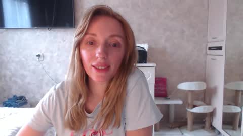 Snapshot of hellokittykaty chatting on 14, 5, 2026 Victory online show from 14, 5, 2026