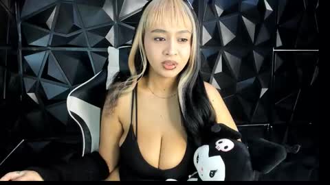 Snapshot of heluehorny13 chatting on 25, 10, 2025 heluehorny13 online show from 25, 10, 2025