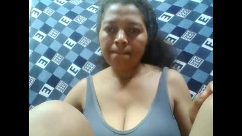 Snapshot of henitsaldy chatting on 12, 9, 2025 henitsaldy online show from 12, 9, 2025