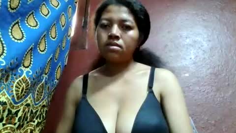 Snapshot of henitsaldy chatting on 23, 9, 2025 henitsaldy online show from 23, 9, 2025