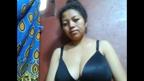 Snapshot of henitsaldy chatting on 3, 10, 2025 henitsaldy online show from 3, 10, 2025