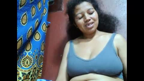 Snapshot of henitsaldy chatting on 5, 10, 2025 henitsaldy online show from 5, 10, 2025