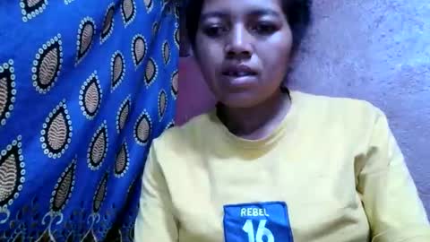 Snapshot of henitsaldy chatting on 10, 10, 2025 henitsaldy online show from 10, 10, 2025