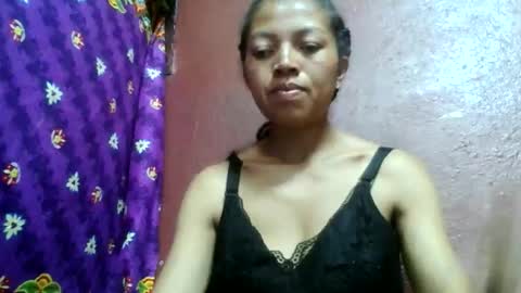 Snapshot of henitsaldy chatting on 5, 5, 2026 henitsaldy online show from 5, 5, 2026