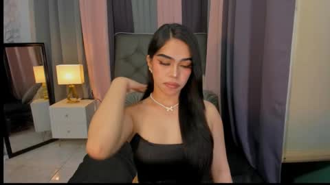 Snapshot of hennessygoddess69 chatting on 22, 12, 2024 HENNESSY online show from 22, 12, 2024