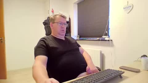 henrikrp1971 online show from 29, 12, 2024