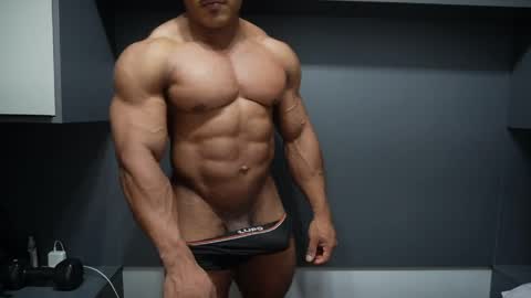 Snapshot of henrimusclee chatting on 7, 4, 2026 Henri online show from 7, 4, 2026