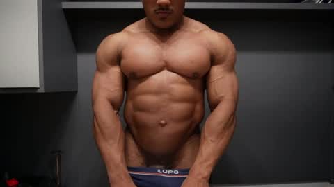 Snapshot of henrimusclee chatting on 10, 4, 2026 Henri online show from 10, 4, 2026