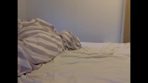 Henryhipster  sub  spank useme new Europe Twink kiss first fit kinky naughty online show from 14, 1, 2026