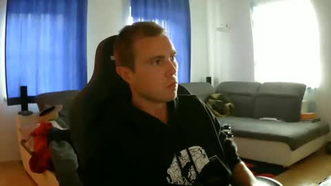 Snapshot of herbstenden chatting on 17, 5, 2026 John Pearl online show from 17, 5, 2026