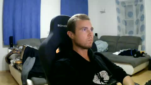 Snapshot of herbstenden chatting on 12, 6, 2026 John Pearl online show from 12, 6, 2026