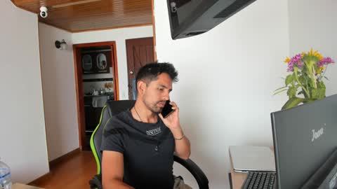 Snapshot of hetero27cum chatting on 14, 12, 2024 Euphoria Boys online show from 14, 12, 2024