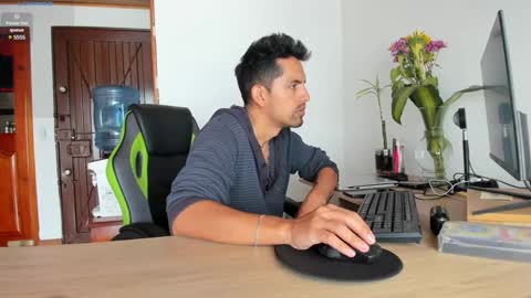 Snapshot of hetero27cum chatting on 15, 12, 2024 Euphoria Boys online show from 15, 12, 2024