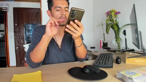 Snapshot of hetero27cum chatting on 15, 12, 2024 Euphoria Boys online show from 15, 12, 2024
