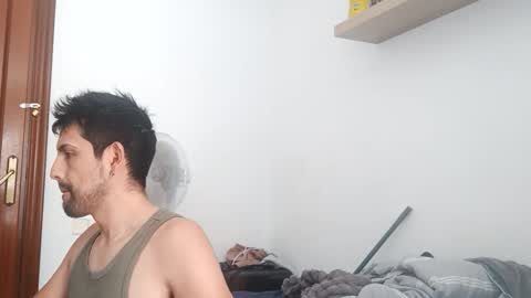 Snapshot of hetero27cum chatting on 19, 5, 2026 Euphoria Boys online show from 19, 5, 2026