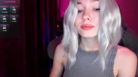 Snapshot of hey_nora_ chatting on 27, 12, 2024 Nora online show from 27, 12, 2024