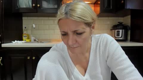 Snapshot of heyheygrey chatting on 18, 9, 2025 Heyheygrey online show from 18, 9, 2025