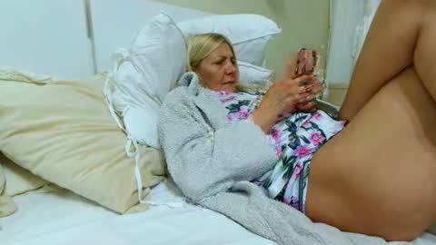 Snapshot of heyheygrey chatting on 15, 11, 2025 Heyheygrey online show from 15, 11, 2025