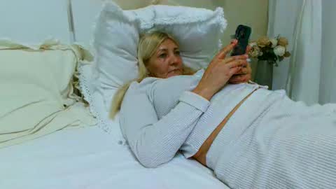 Snapshot of heyheygrey chatting on 18, 11, 2025 Heyheygrey online show from 18, 11, 2025