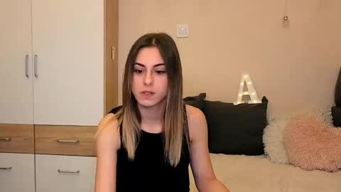 Snapshot of hidden_gem__ chatting on 18, 10, 2025 Ana online show from 18, 10, 2025