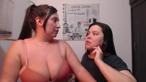 Snapshot of hidden_tinna chatting on 27, 10, 2025 Tinna online show from 27, 10, 2025