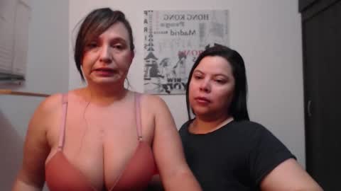 Snapshot of hidden_tinna chatting on 29, 10, 2025 Tinna online show from 29, 10, 2025